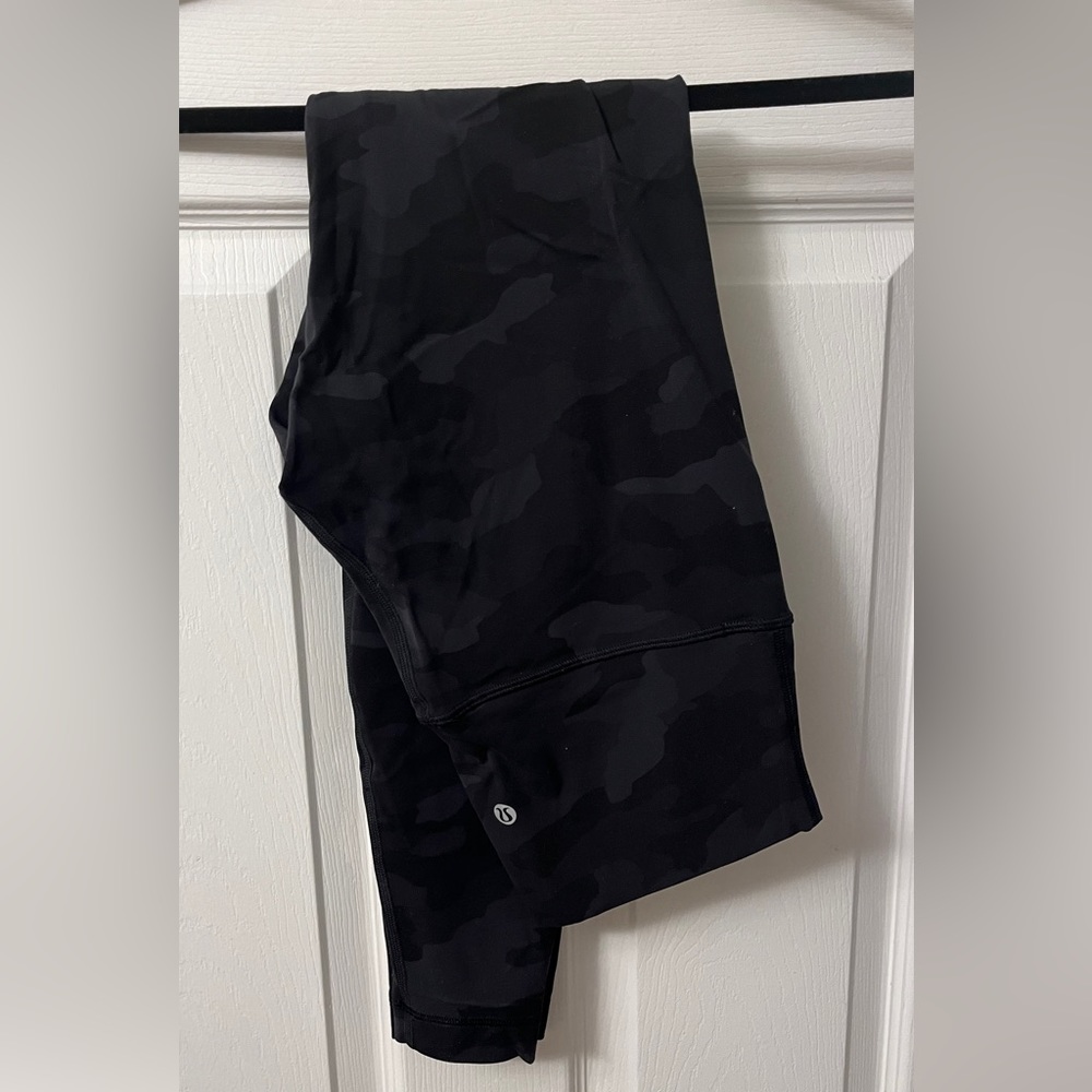 Lululemon 28” Size 6 Align Black Camo Leggings - NWOT